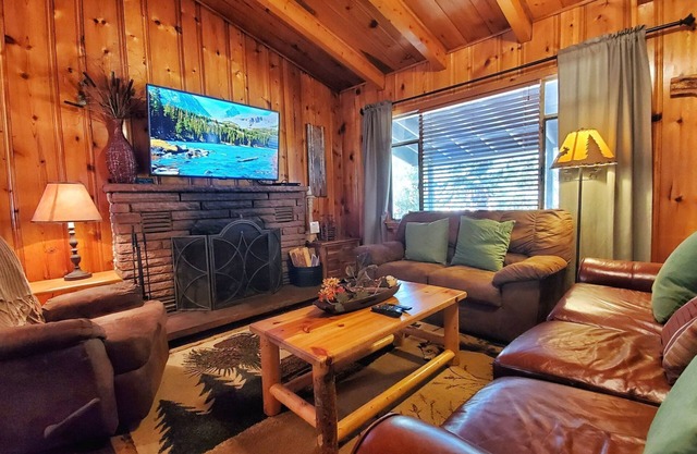 Come stay at the Fox Cabin for unbelievable views!
