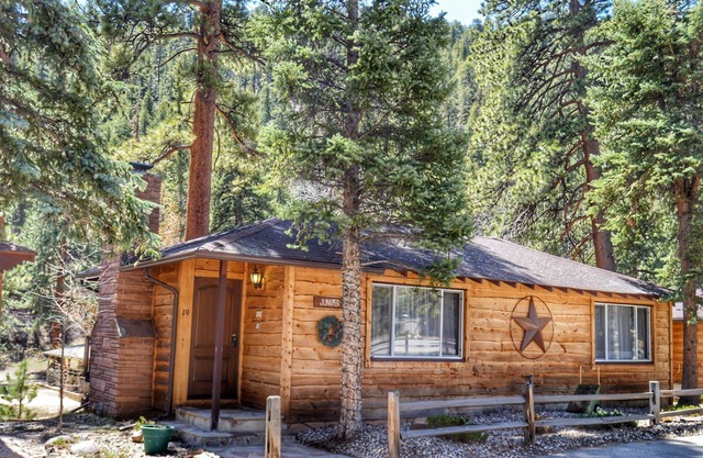Come stay at the Juniper Cabin for unbelievable views!