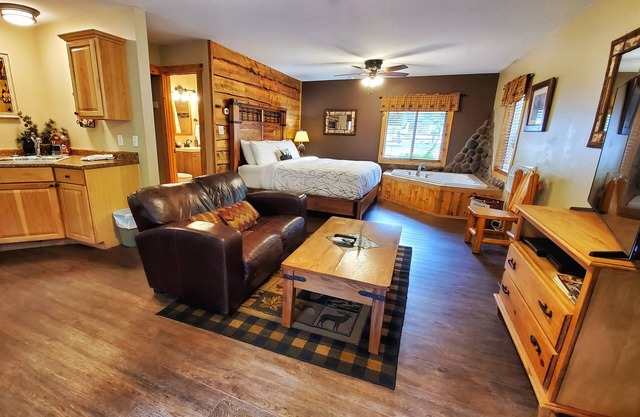 Come stay at the Pine Cone Cabin for unbelievable views!