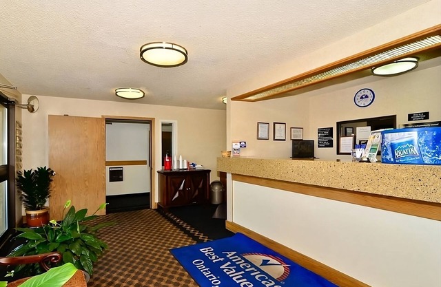 Comfort and Convenience! Pet-friendly, Free Parking and Breakfast, Indoor Pool