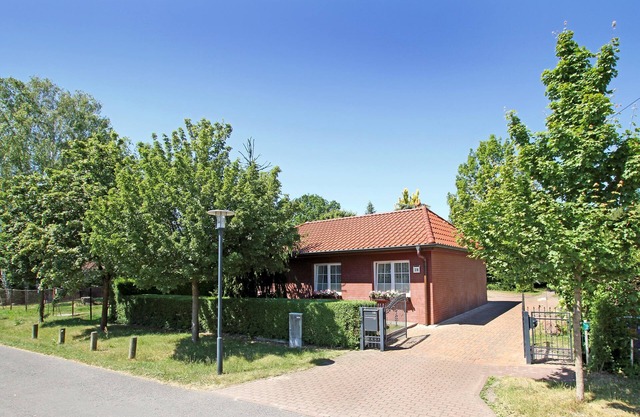 Comfort holiday home in Berlin, in a quiet convenient suburban location S- and subway