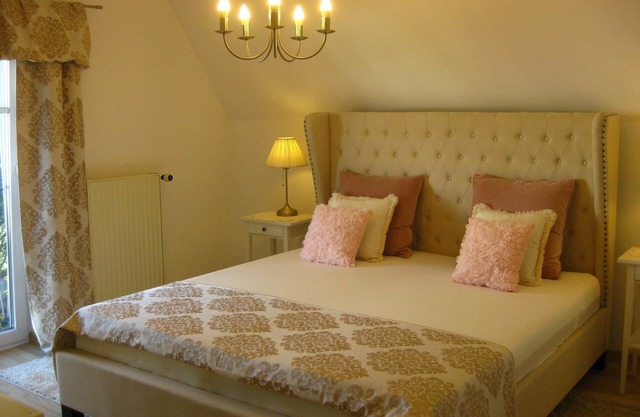 Comfortable apartment Elisabeth(1st floor) with garden, between Munich and Garmisch-P.