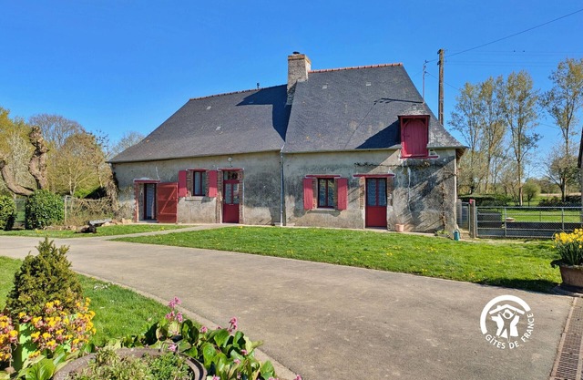 Comfortable cottage for 6 with spacious terrace