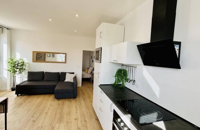 Comfortable modern T2 near metro