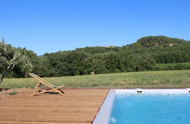 Comfortable 3-bedroom detached house with private pool