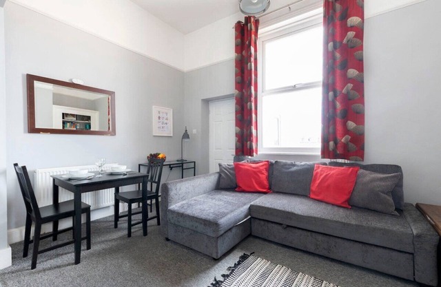 Comfortable 1-Bed Flat Near Pittville Park