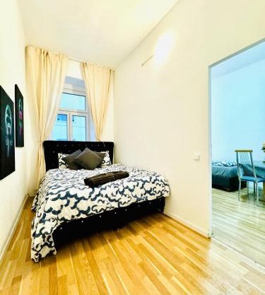 Comfortable 2BR Retreat, Prime Spot by Stadthalle
