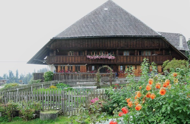 Comfortable 3 bedroom apartment with rural charm in Emmental farmhouse