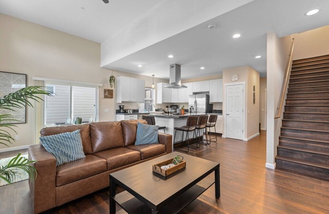 Comfortable 3 BR home with garage and fenced yard, walking distance to Old Town.