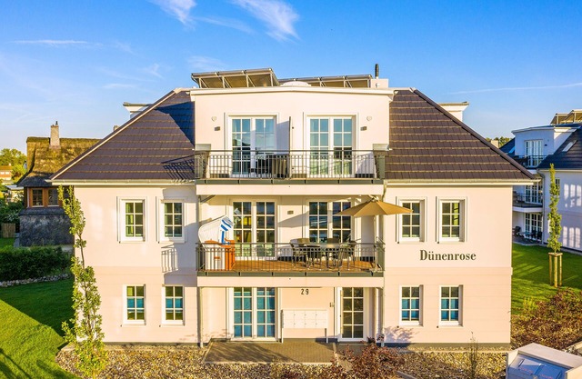 Comfortable 3-room apartment, sea view balcony and 200 m to the beach