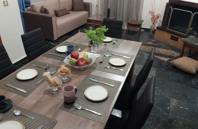 Comfortable 4th fl flat ideal for up to 8 people