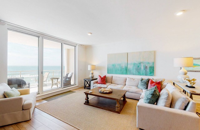 Comfortable, 6th-floor beachfront condo within walking distance to dining