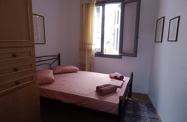 Comfortable and Spacious Stone Traditional Apt in the Center of the Old Town