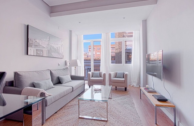 Comfortable Apartment near Retiro Park. Retiro III