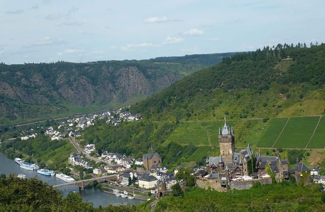 Comfortable attic apartment in country house style with balcony and free WiFi