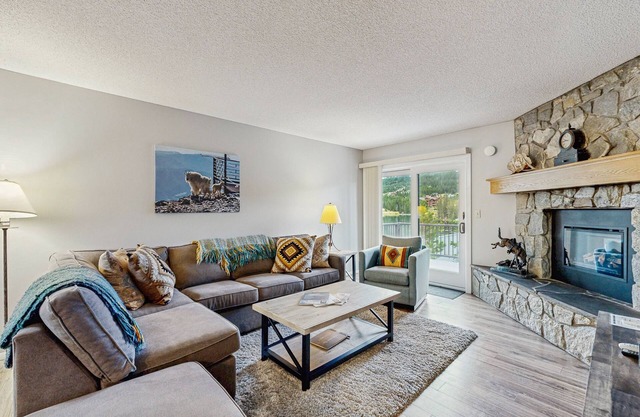 Comfortable Big Sky condo with deck, W/D & WiFi - across the street from lift