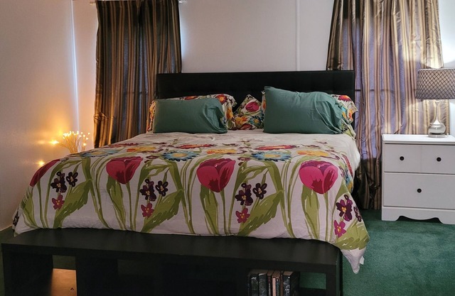 Comfortable Charming Ranch Getaway 4BR 3BA
