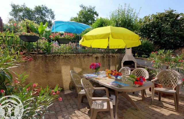 Comfortable cottage with garden, pets allowed