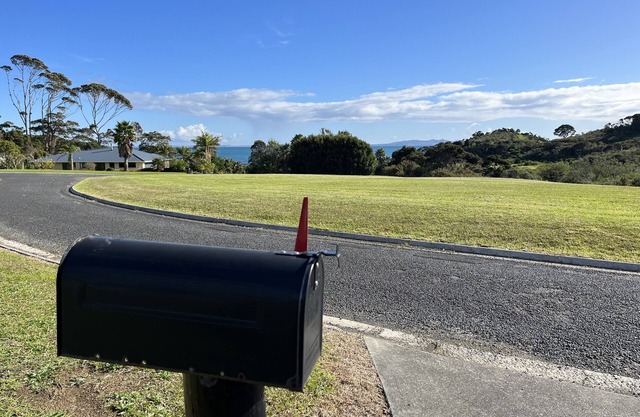 Comfortable family bach at Coopers Beach