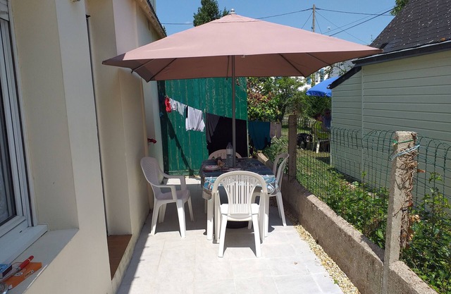 Comfortable ground-floor 2-room apartment, 150 meters from the beach.