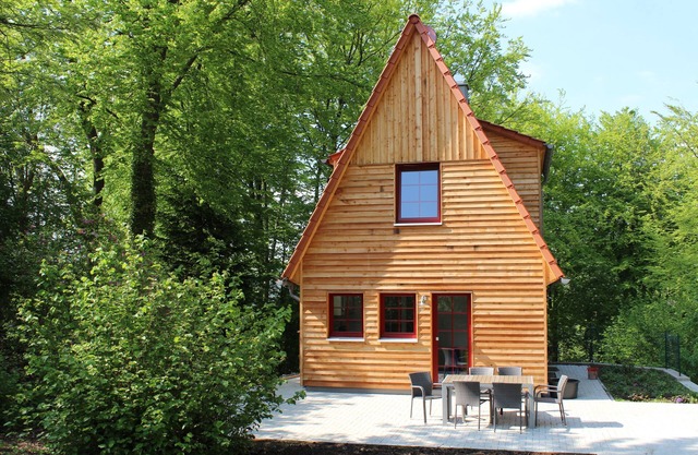 Comfortable holiday home with charm, located directly between lake and forest