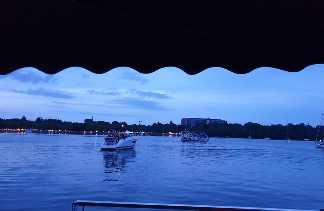 Comfortable houseboat in Berlin and Brandenburg! Without a license !