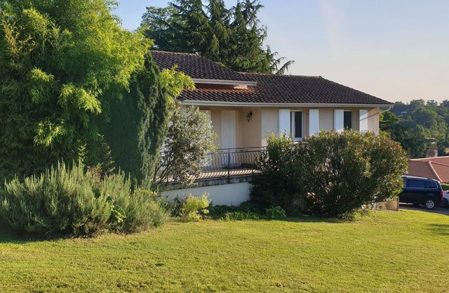 Comfortable house with view in wooded garden
