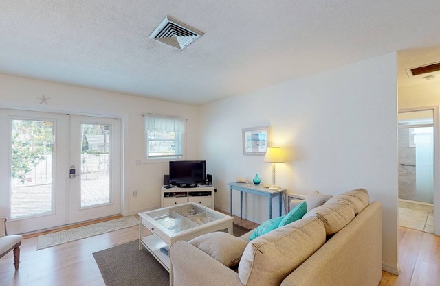 Comfortable island villa with private heated pool, courtyard & easy beach access