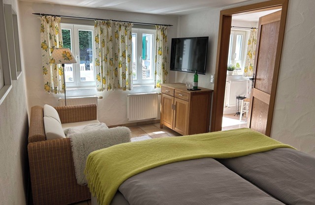 Comfortable living in the countryside. Central location in Marialinden, directly on the Way of St. James.