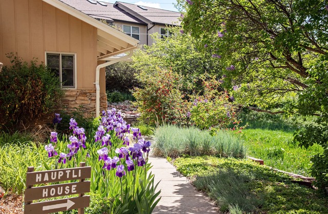 Comfortable Mountain Home Near Downtown Glenwood & 15 mi. to Skiing!