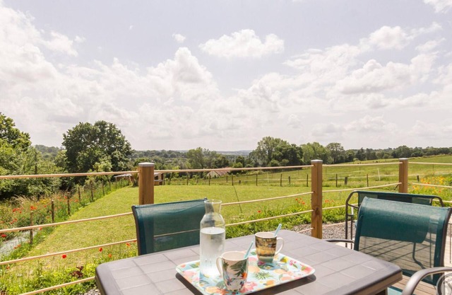 Comfortable mobile home in Saint-Lô, private terrace, pets allowed