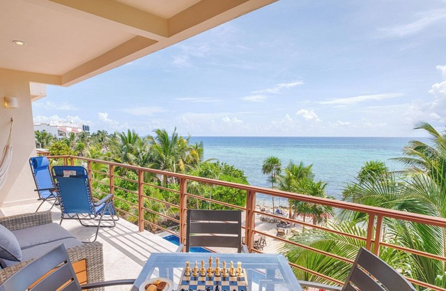Comfortable, modern condo with beautiful ocean views, swimming pool, AC!