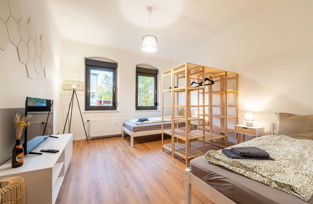 "Comfortable Monteurwohnung in Dresden-Klotzsche: Your Home Away From Home!"