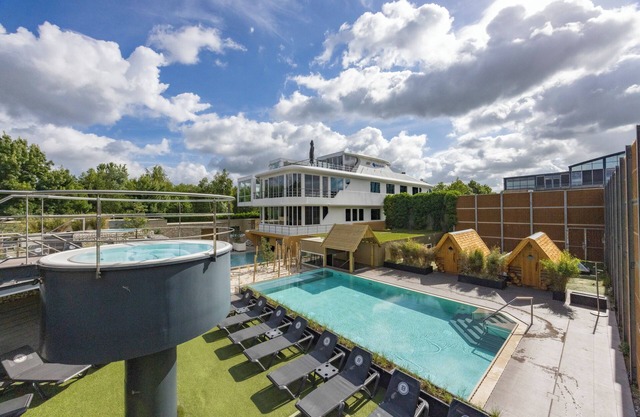 Comfortable Room with Spa Access and Peaceful Natural Views