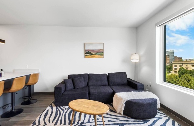 Comfy 1B1B w/Wi-Fi, Gym + Parking