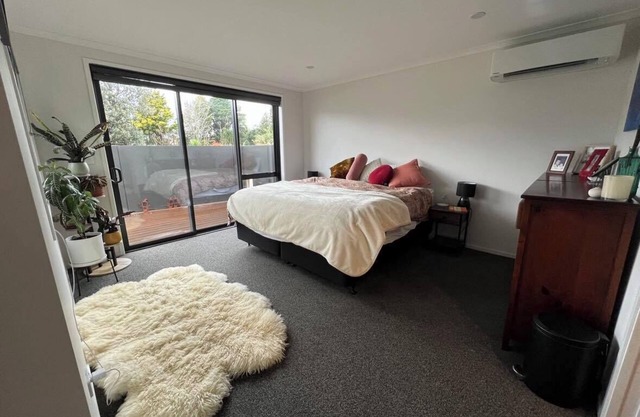 Comfy and Convenient Modern Waitara Home