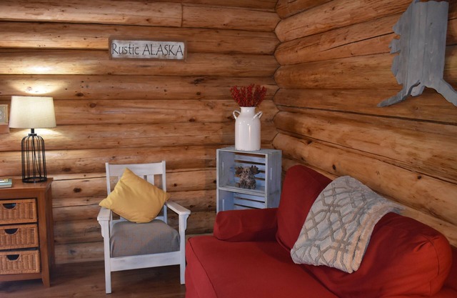 Comfy Cabin Nestled in the Woods