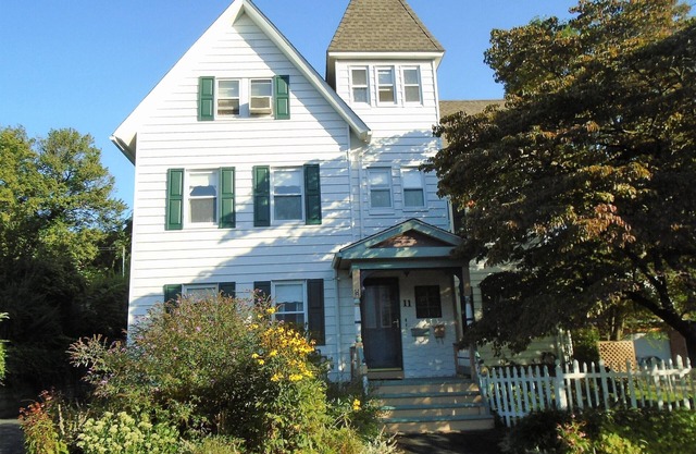 Comfy Home for Solo Travelers - 1 BR APT w/Full Kitchen, Near All Amenities