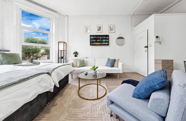 Comfy & Modern Flat -15mins To City -Train Station