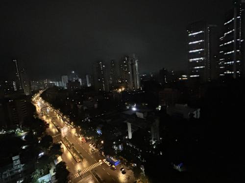 Comfy Stay with a Great view near Oberoi Mall