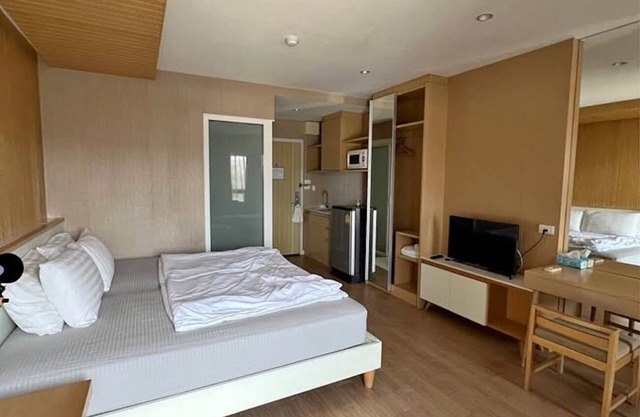 Comfy Studio 200m from the beach