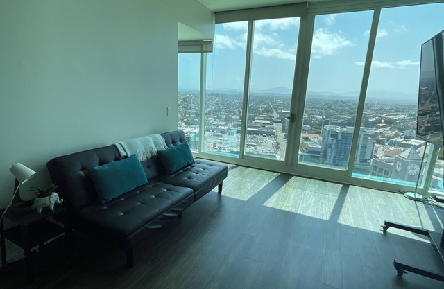 Comic Con! Luxury Views Steps from Gaslamp Quarter Petco Park