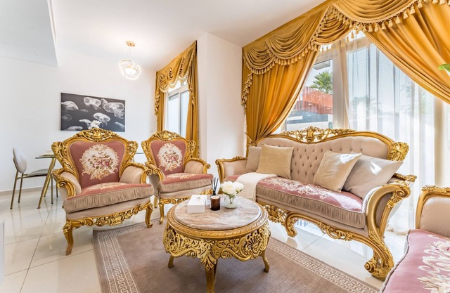 Community and Pool View 3BR Townhouse, Minutes from Desert Camp,DAMAC Hills 2