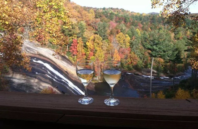 CONDO SITTING RIGHT ON TOP OF A WATERFALL AND MOUNTAIN VIEW!