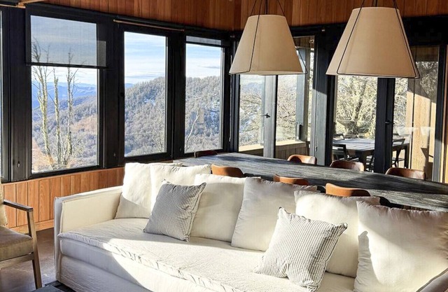 Confort and design: Ski in/out home with stunning views