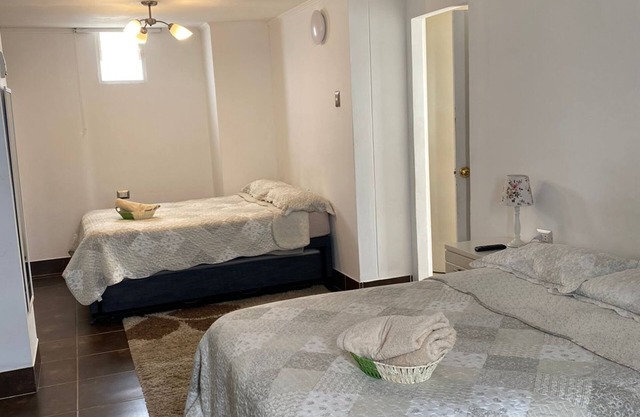Confortable Big Bedroom with seaview and Private Bath close to airport .