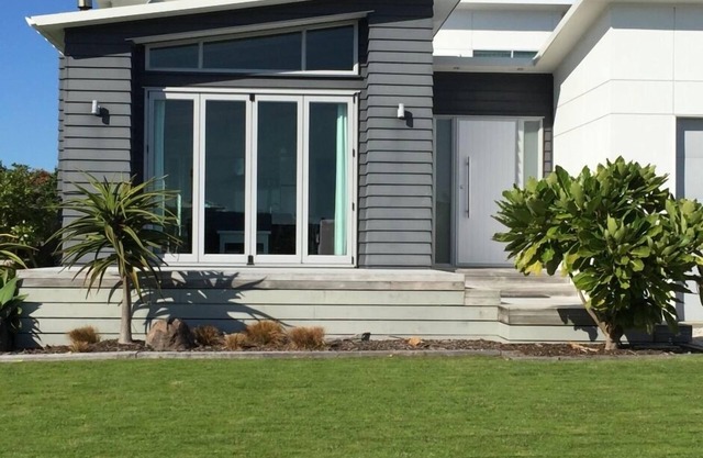 Contemporary 4 Bedroom Beach House