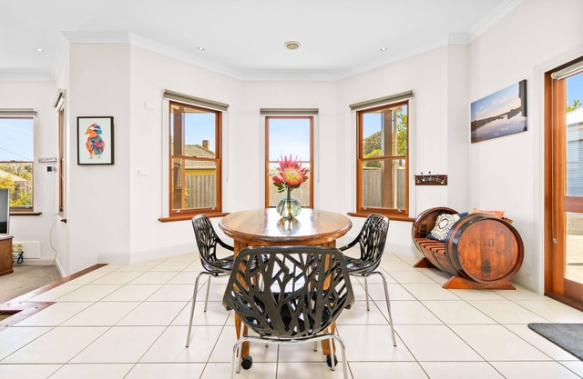 Contemporary Australian home in central location