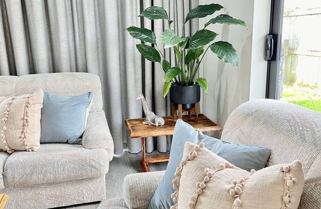 Contemporary Elegance Meets Comfort - Central Auckland - Sleeps 6.