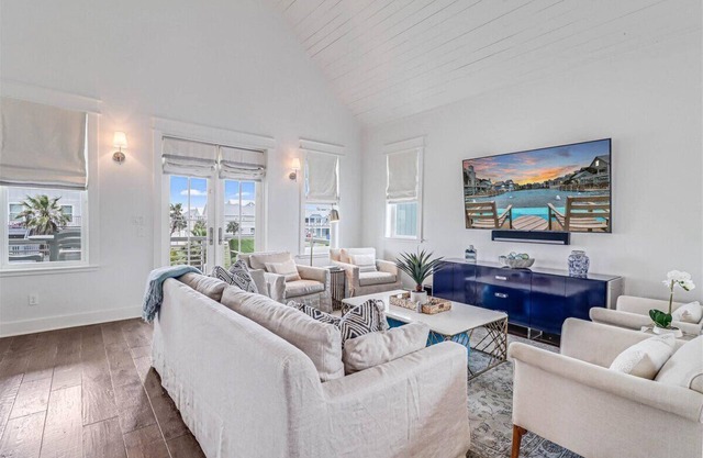 Contemporary Home@Cinnamon Shore w/Private Dune Crossovers, Pools+More!